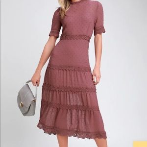 LULUS size Small Mauve Lace Midi dress